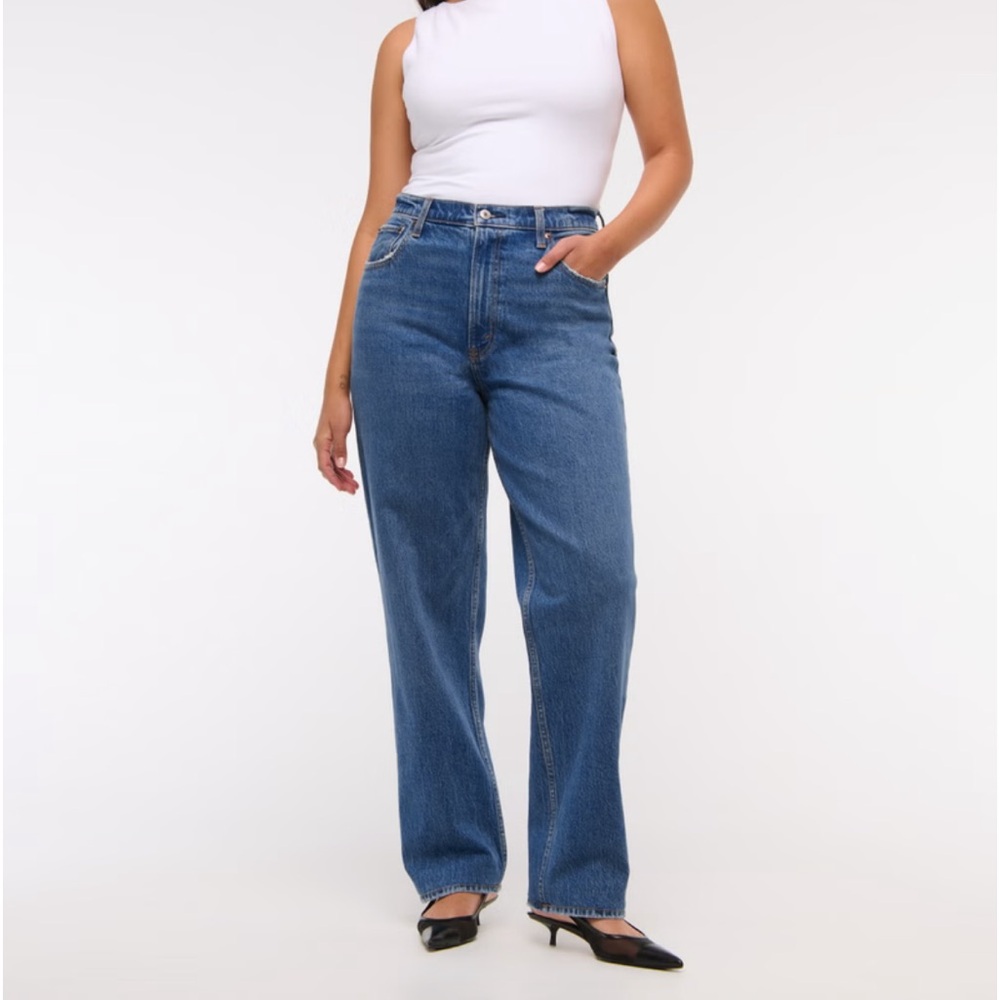 ABERCROMBIE straight leg high waisted Jeans